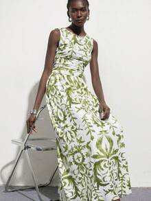 Aveloria Modichic 丝滑弹力面料，象牙白与橄榄绿复古度假撞色印花，现代波西米亚风格，无袖圆领设计，抽象印花元素，腰部褶皱细节，飘逸长裙，柔软轻盈面料，修身修长廓形，舒适透气，度假风，适合春夏户外活动 - 彩色 - 查看 4