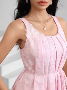 Modelyn Đầm hồng không tay đính đá lấp lánh, khoét eo, kèm thắt lưng. - Hồng - Xem 2