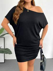 SHEIN Essnce 大码女式纯色不对称肩部褶皱休闲约会派对连衣裙 - 黑色 - 查看 6