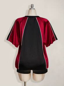 SHEIN ICON 大码女式黑红撞色赛车元素印花T恤 - 彩色 - 查看 2