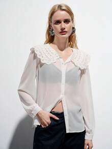 Aveloria Modichic 蕾丝钩编镂空设计超大领口，纯白色，甜美复古风，轻盈雪纺面料，舒适透气，荷叶边下摆，长泡泡袖，精致纽扣，宽松版型，垂坠感极佳，优雅浪漫学院风，街头潮流百搭衬衫，适合约会、通勤、下午茶、聚会、文化活动等各种场合。女士衬衫，女士上衣和衬衫，优雅衬衫，青少年衬衫，新款衬衫。 - 白色 - 查看 3