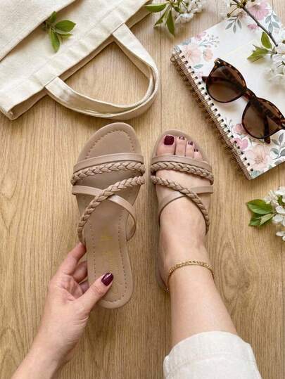 Sandalias planas elegantes con tiras trenzadas para mujer, hermosas sandalias de verano cómodas para el uso diario en exteriores, sandalias slip-on casuales y elegantes para la playa, con trenzado modernos en colores café y maquillaje