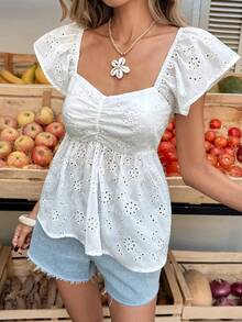 Selianne 女士春夏休闲米色方领上衣，镂空花卉装饰，荷叶边下摆和腰部设计，精致优雅，适合日常穿着、外出、下午茶、城市漫步和其他休闲场合。 - 白色 - 查看 3