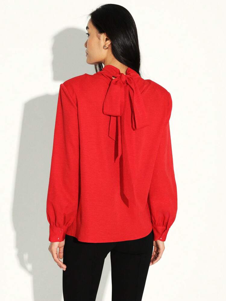 KSTM Blouse à col montant à manches longues rouge avec détail de nœud dans le dos pour le port au bureau pour femmes
