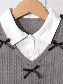 SHEIN Playful Pals Girls' Outfit Set: Patterned Knit Shirt + Jeans, Suitable For Spring, Autumn And Winter. The Knit Vest Has A Delicate Jacquard Pattern, With A Bow Accent Adding A Sweet Touch. The Shirt Is Simple And Easy To Match, And The Jeans Are Comfortable With A Stylish Design. The Overall Look Is Fashionable And Sweet, Suitable For , Shopping, Playing, And Attending Parties. Fall - Grey - View 6