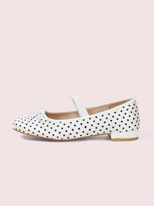 CUCCOO DOLLMOD 女士白色缎面黑色波点踝带方头玛丽珍平底鞋 - 经典、复古、可爱、学院风，适合办公室和生日派对穿着 - 白色 - 查看 2
