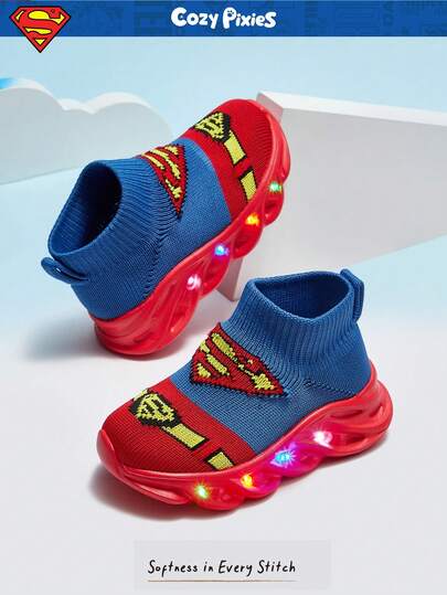SUPERMAN X Cozy Pixies 1 par de zapatos deportivos para niños de suela suave, cómoda y transpirable, de color azul y rojo, con diseño divertido y elegante, adecuados para uso diario, deportes al aire libre, correr, reuniones con amigos y familiares en todas las estaciones.