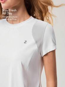 OutZeal 女士运动T恤 夏季日常休闲凉爽网眼设计上衣 - 白色 - 查看 4