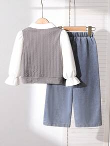 SHEIN Playful Pals Girls' Outfit Set: Patterned Knit Shirt + Jeans, Suitable For Spring, Autumn And Winter. The Knit Vest Has A Delicate Jacquard Pattern, With A Bow Accent Adding A Sweet Touch. The Shirt Is Simple And Easy To Match, And The Jeans Are Comfortable With A Stylish Design. The Overall Look Is Fashionable And Sweet, Suitable For , Shopping, Playing, And Attending Parties. Fall - Grey - View 2