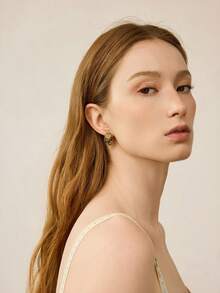 MOTF PREMIUM 轻奢时尚方形虎眼石拼接耳钉 女款，港式气质美拉德耳环 - 金色 - 查看 7