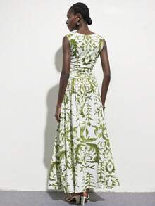 Aveloria Modichic 丝滑弹力面料，象牙白与橄榄绿复古度假撞色印花，现代波西米亚风格，无袖圆领设计，抽象印花元素，腰部褶皱细节，飘逸长裙，柔软轻盈面料，修身修长廓形，舒适透气，度假风，适合春夏户外活动 - 彩色 - 查看 2