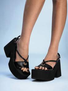 Sugerpunk 女士时尚厚底凉鞋，春夏朋克简约低帮方头交叉踝带搭扣露趾夜店派对假日通勤休闲女鞋 - 黑色 - 查看 1