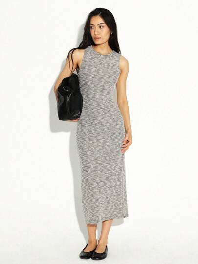 KSTM 无袖浅灰色中长连衣裙，圆领修身设计，适合日常休闲穿着。