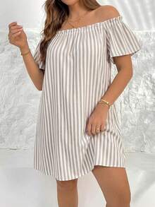 SHEIN Essnce 大码女装春夏时尚休闲宽松舒适清爽日常杏色条纹露肩短连衣裙，夏季服装，度假装扮，露肩夏季连衣裙，女士夏季连衣裙，女士露肩连衣裙，女士休闲连衣裙，女士连衣裙 - 杏色 - 查看 3