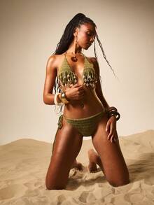 MISSGUIDED Conjunto de bikini de ganchillo con escote halter, adornos de conchas y cuentas, cubrecuerpo de playa de estilo bohemio, traje de baño de dos piezas - Verde - Ver 1