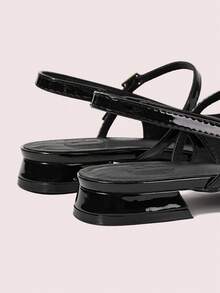 CUCCOO DOLLMOD 女士时尚黑色漆皮玛丽珍低跟方头平底鞋，适合圣诞节穿着 - 黑色 - 查看 4