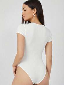 SHEIN BASICS 休閒素色短袖連身衣，夏季白色女款連身衣，夏季服飾 - 白色 - 查看 3