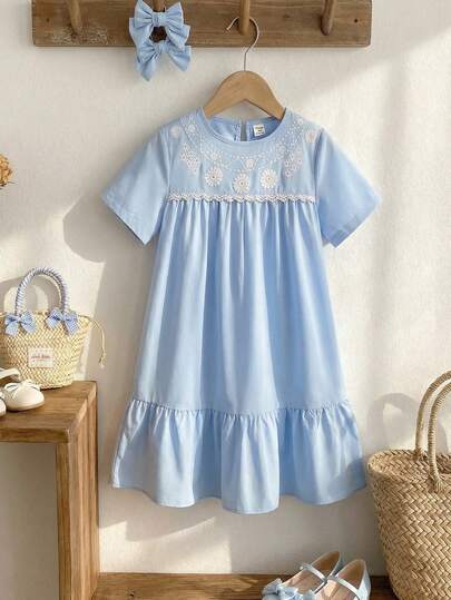 SHEIN ChillGRL Streecool Tween Girl Girls' Casual Comfortable Graphic Print Short Sleeve Smock Dress, Teardrop Back Button Design, Blue Round Neck Loose Fit Vacation Style Dress