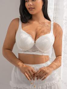 DesireSculpt 大码性感蕾丝拼接女士内衣 - 白色 - 查看 3
