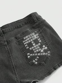 ROMWE Grunge Punk Quần short denim siêu ngắn kiểu vintage wash tối màu, chất liệu punk đính đá và đinh tán dành cho nữ cỡ lớn. - màu đen - Xem 3
