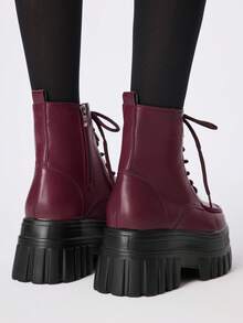 ROMWE Goth Giày sandal cao gót nữ ~ Thời trang mới 2026 Thu Đông phong cách Punk, chất liệu PU màu đỏ tía, kiểu bốt cưỡi ngựa Anh Quốc, đế dày, lớp lót tăng chiều cao, bốt cổ ngắn ôm sát, đế phồng. - Màu Đỏ Sâu - Xem 4