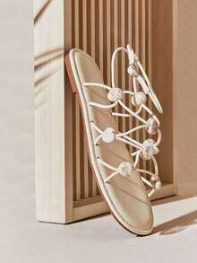 SHUZIA #ArtisanChic Sandal nữ màu trắng, đính đá và hạt cườm, quai ngang kiểu La Mã – Thoáng mát, sành điệu và hoàn hảo cho kỳ nghỉ. - màu đen - Xem 8
