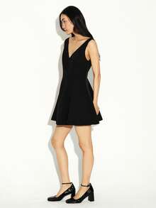 KSTM Vestido Preto Curto com Decote em V Sem Mangas, Detalhe em Laço, Modelo Evasê para Festa e Encontros - Preto - Visão 3