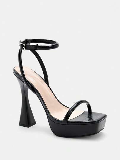 Glitzique 女士高跟厚底时尚方头黑色装饰透明魅力派对高跟凉鞋，适合外出