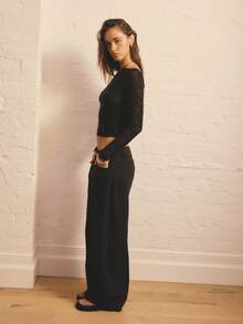 Aralina Áo thun nữ cổ tròn, cổ thuyền, màu đen trơn, tay dài, dáng ôm, thích hợp cho mùa đông, đêm giao thừa, kỳ nghỉ, Lễ Tạ ơn, Lễ tình nhân, Giáng sinh, các lễ hội khác. Áo tay dài, áo ôm sát, áo nhún bèo, áo gân. - màu đen - Xem 9