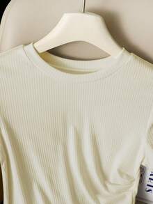 GlowEve Áo thun nữ tay ngắn cổ tròn màu trơn, kiểu dáng thường ngày, đa năng. - Màu be - Xem 5