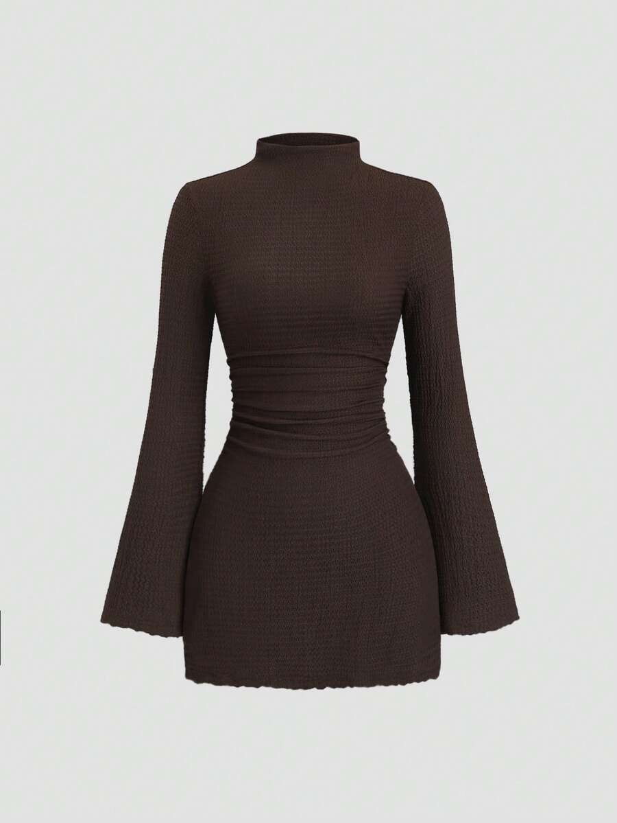 Sweetra Vestido mini entallado de línea A con mangas largas acampanadas, cuello de tortuga, cintura texturizada y fruncido para mujer, estilo elegante y de oficina, para primavera/verano - Marrón - Ver 1