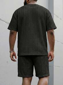 Manfinity Homme 2 件大码男士圆领短袖 T 恤和抽绳休闲短裤套装夏季舒适服装 - 黑色 - 查看 3