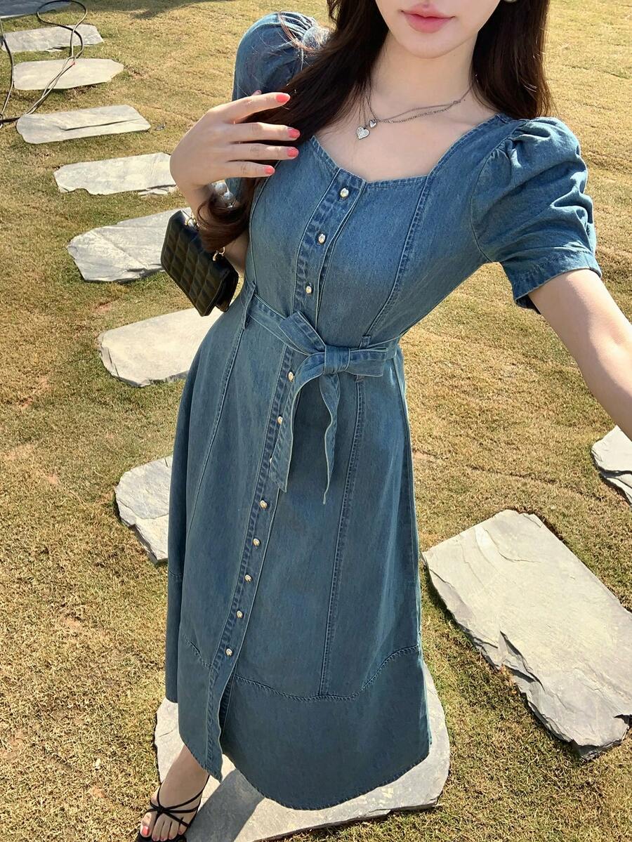 DAZY 女士休闲水洗方领系带花瓣袖牛仔连衣裙，夏季 - 藍色 - 查看 1