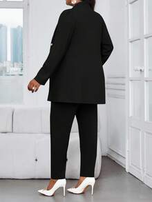 SHEIN Lady 大码秋冬优雅通勤办公黑色针织立领金色纽扣长袖套装 大码仿皮草外套 正式场合 - 黑色 - 查看 2