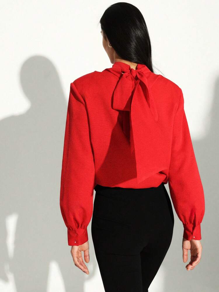 KSTM Blouse à col montant à manches longues rouge avec détail de nœud dans le dos pour le port au bureau pour femmes