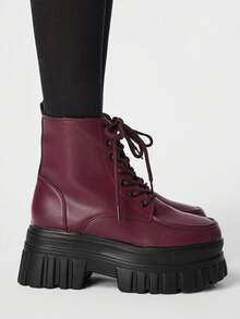 ROMWE Goth Giày sandal cao gót nữ ~ Thời trang mới 2026 Thu Đông phong cách Punk, chất liệu PU màu đỏ tía, kiểu bốt cưỡi ngựa Anh Quốc, đế dày, lớp lót tăng chiều cao, bốt cổ ngắn ôm sát, đế phồng. - Màu Đỏ Sâu - Xem 3