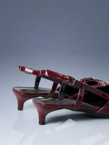 CUCCOO GRLICON Tacones de salón de punta afilada sin talón, con hebilla metálica, en piel patentada color vino tinto - Burdeos - Ver 4