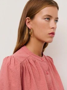 Nöista 纹理质感长袖女式衬衫，毛领设计，正面纽扣开合，配有系带腰带。适合春夏穿着。 - 西瓜粉 - 查看 6