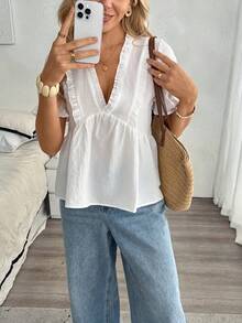 Louniche 女士休闲度假风纹理V领荷叶边拼接花瓣袖衬衫，春夏款 - 白色 - 查看 1