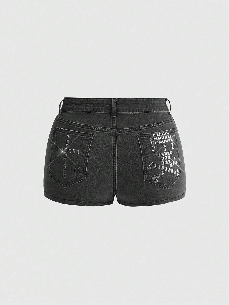 ROMWE Grunge Punk Quần short denim siêu ngắn kiểu vintage wash tối màu, chất liệu punk đính đá và đinh tán dành cho nữ cỡ lớn. - màu đen - Xem 1
