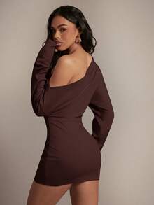 SHEIN Haute Đầm ngắn nữ gợi cảm, thoải mái, bất đối xứng, trễ vai, tay loe dài, dáng suông. - màu nâu - Xem 5