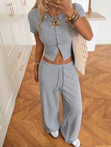 SHEIN EZwear Bộ áo croptop và quần màu xám nhạt cài cúc phía trước dành cho nữ. - Màu Xám nhạt - Xem 2