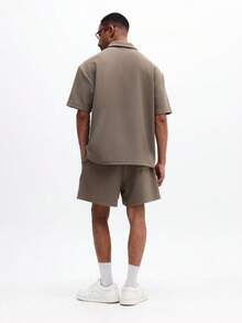 SUMWON Besticktes Poloshirt und Shorts Set mit Viertelreißverschluss und Tunnelzug in der Taille für lässigen Sommertragen - Khaki - Übersicht 2