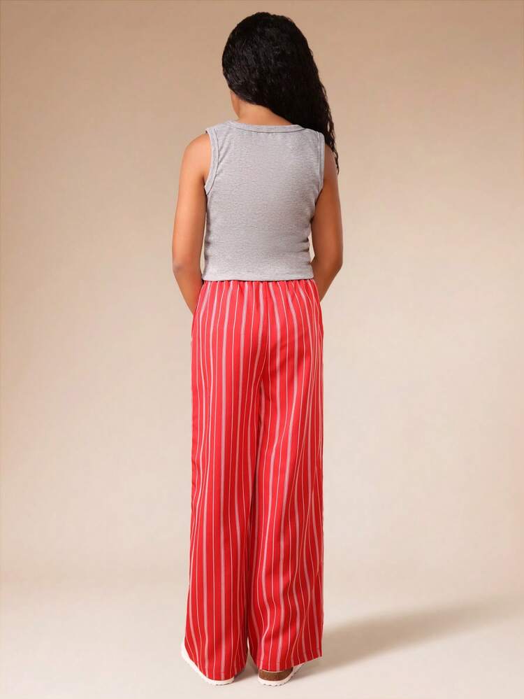 Conjunto de regata canelada com calça pantalona listrada