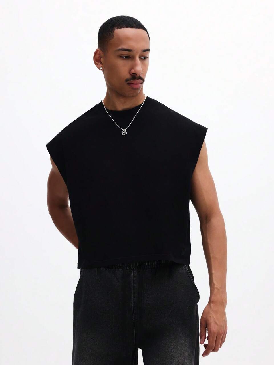 SUMWON Sleeveless Black Tank Top With Back Branding Print Crew Neck Summer Casual Streetwear