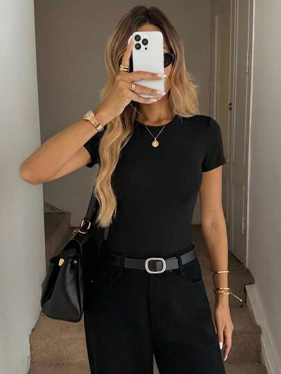 SHEIN LUNE Camiseta de manga corta ajustada de cuello redondo negra, versátil para primavera/verano