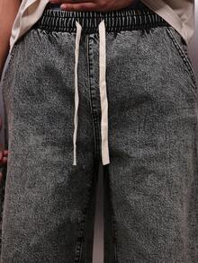PLAYBOY X SUMWON Pantalones cortos de verano casuales para hombres de pierna ancha, longitud hasta la rodilla, con lavado vintage, de mezclilla, con cordón en la cintura - Negro - Ver 7