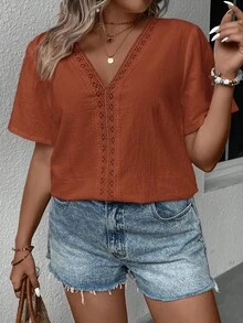 EMERY ROSE Áo kiểu nữ cỡ lớn, màu trơn, phối ren, cổ chữ V, tay ngắn, kiểu dáng thường ngày. - Rỉ Nâu - Xem 1