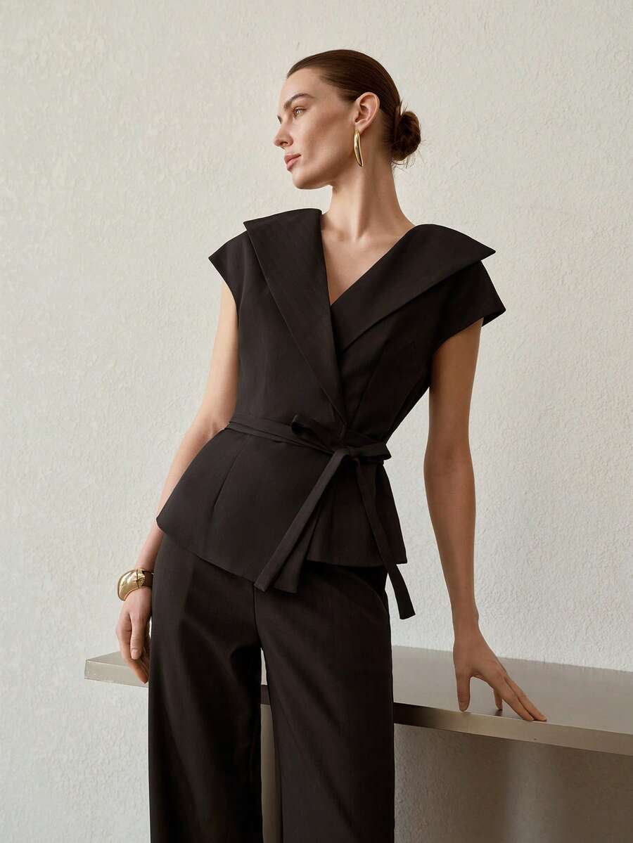 MOTF PREMIUM 裹身式腰带修身西装外套 - 黑色 - 查看 1