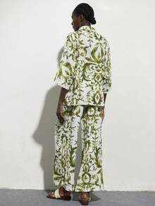 Aveloria Modichic White & Green Contrast Color Ikat Print 2 Pieces Set, Loose Fit Batwing Blouse And Straight Leg Pants, Casual Resort Boho Chic - Green - View 2